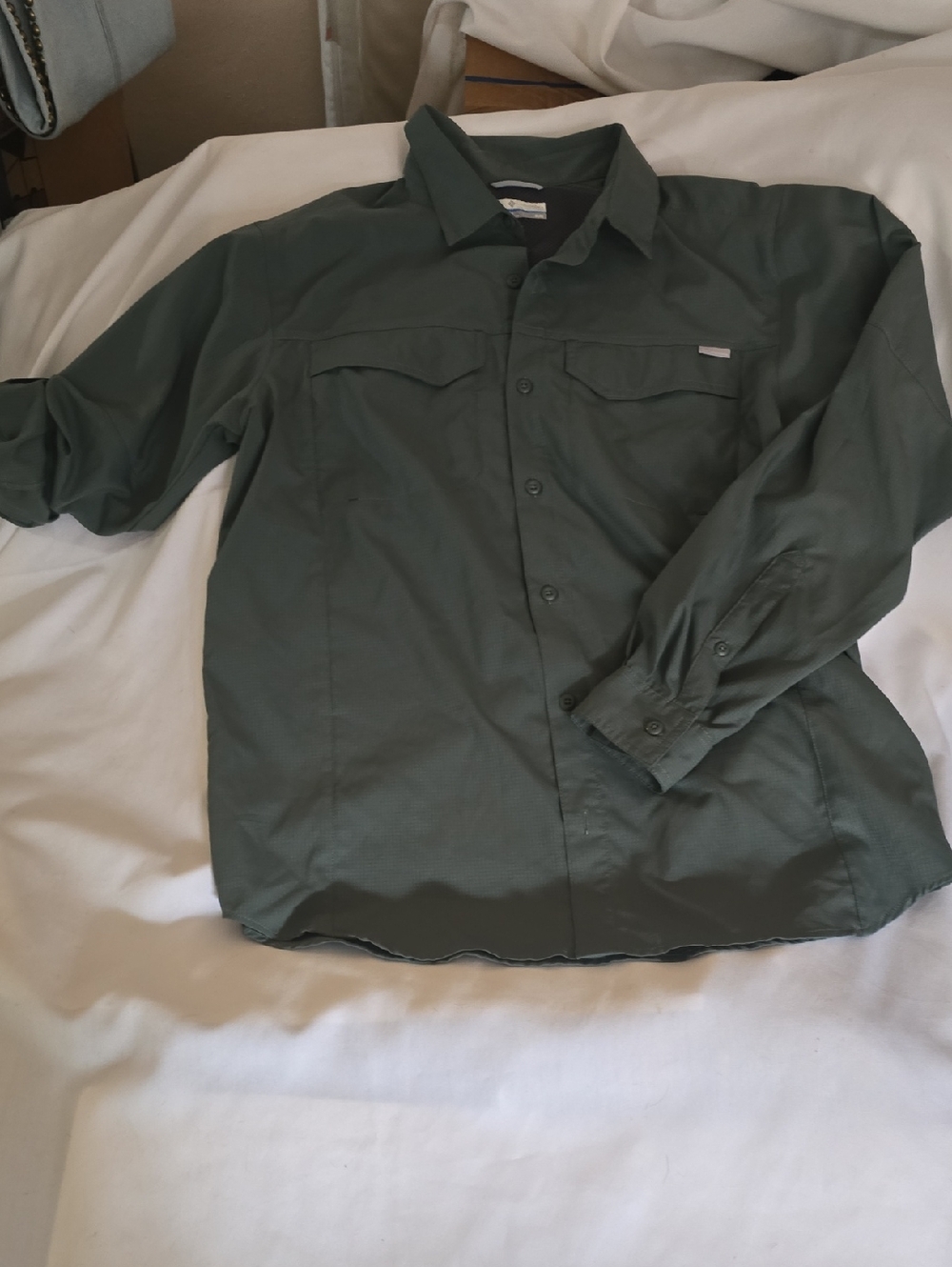 Columbia Sportswear men's long-sleeve outdoor shirt velcro-closed chest pockets